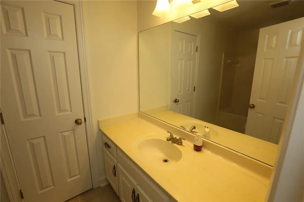 5025 Willow Bluff Drive, Sandy Springs, Georgia 30350, 5 Bedrooms Bedrooms, ,4 BathroomsBathrooms,Residential,Sold,5025 Willow Bluff Drive,6112183