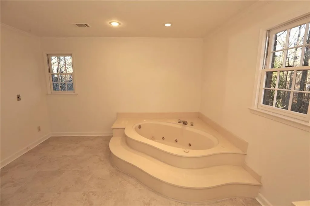 5025 Willow Bluff Drive, Sandy Springs, Georgia 30350, 5 Bedrooms Bedrooms, ,4 BathroomsBathrooms,Residential,Sold,5025 Willow Bluff Drive,6112183