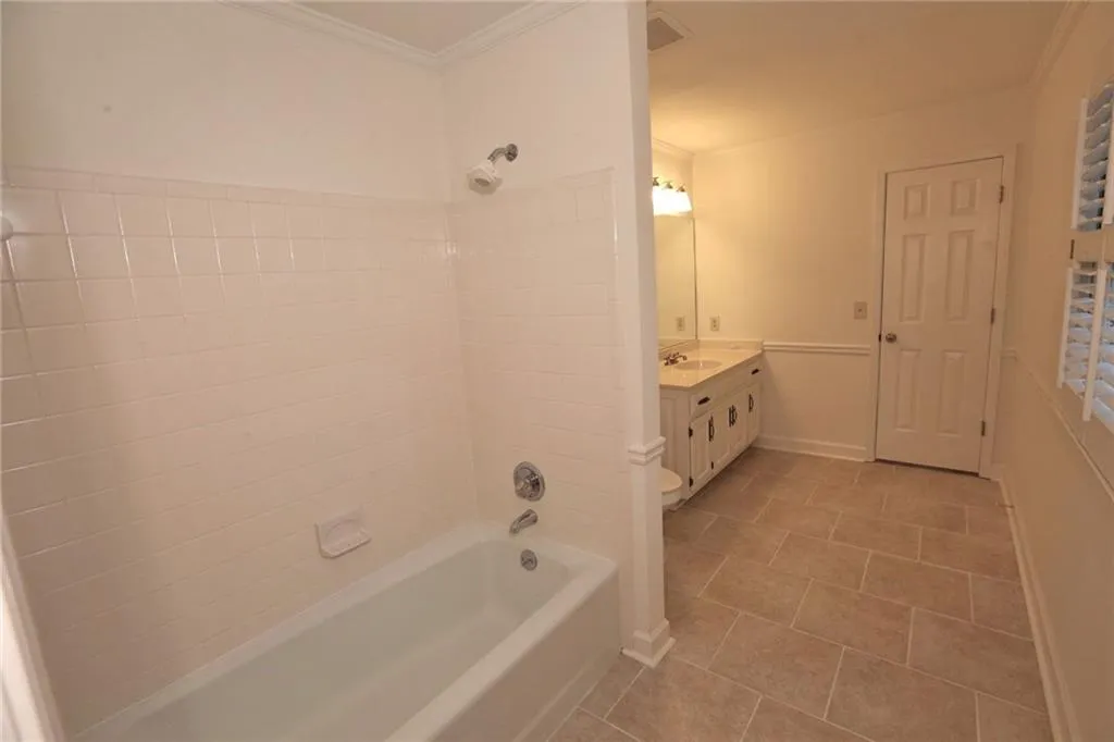 5025 Willow Bluff Drive, Sandy Springs, Georgia 30350, 5 Bedrooms Bedrooms, ,4 BathroomsBathrooms,Residential,Sold,5025 Willow Bluff Drive,6112183