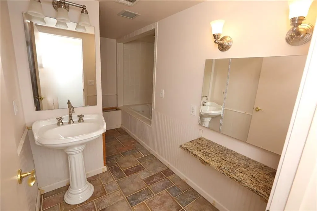 5025 Willow Bluff Drive, Sandy Springs, Georgia 30350, 5 Bedrooms Bedrooms, ,4 BathroomsBathrooms,Residential,Sold,5025 Willow Bluff Drive,6112183