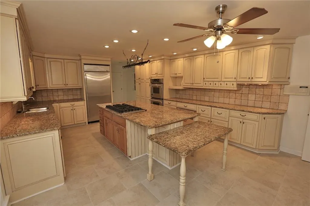 5025 Willow Bluff Drive, Sandy Springs, Georgia 30350, 5 Bedrooms Bedrooms, ,4 BathroomsBathrooms,Residential,Sold,5025 Willow Bluff Drive,6112183