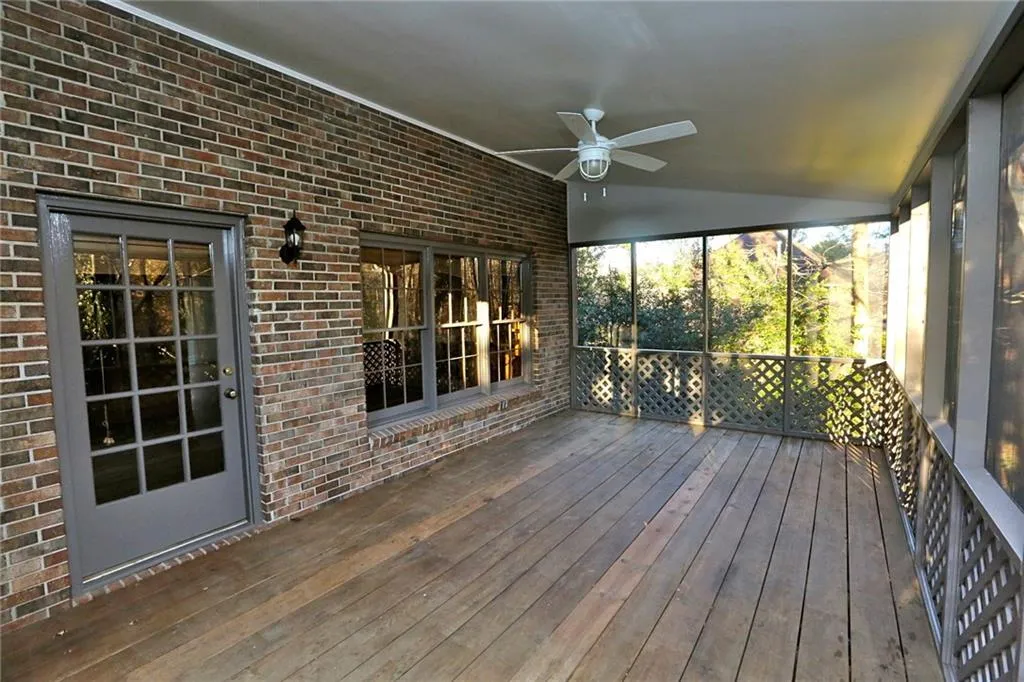 5025 Willow Bluff Drive, Sandy Springs, Georgia 30350, 5 Bedrooms Bedrooms, ,4 BathroomsBathrooms,Residential,Sold,5025 Willow Bluff Drive,6112183