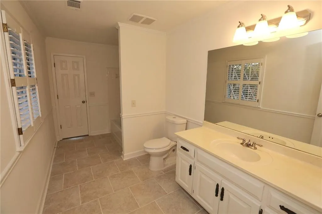 5025 Willow Bluff Drive, Sandy Springs, Georgia 30350, 5 Bedrooms Bedrooms, ,4 BathroomsBathrooms,Residential,Sold,5025 Willow Bluff Drive,6112183