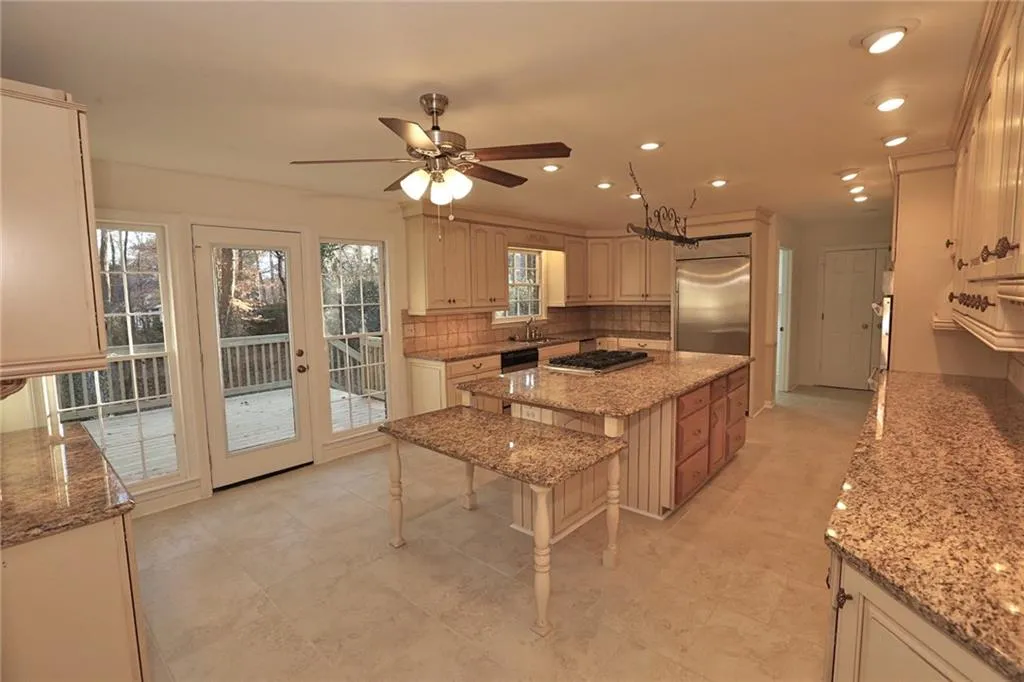 5025 Willow Bluff Drive, Sandy Springs, Georgia 30350, 5 Bedrooms Bedrooms, ,4 BathroomsBathrooms,Residential,Sold,5025 Willow Bluff Drive,6112183