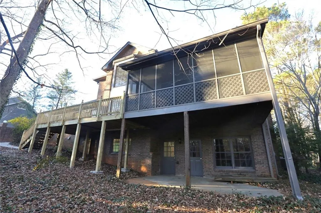 5025 Willow Bluff Drive, Sandy Springs, Georgia 30350, 5 Bedrooms Bedrooms, ,4 BathroomsBathrooms,Residential,Sold,5025 Willow Bluff Drive,6112183