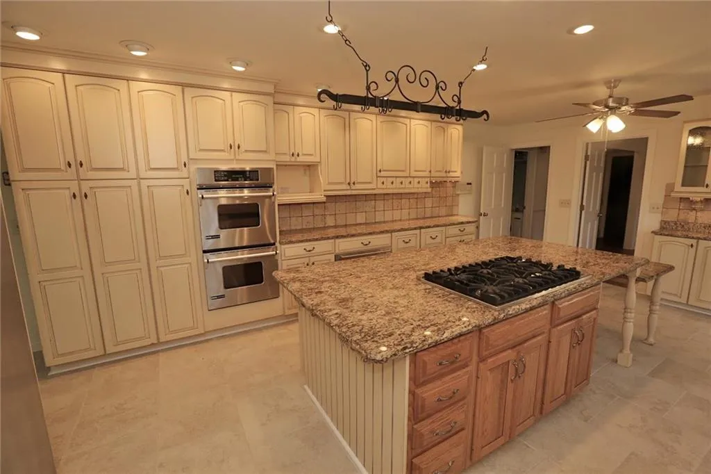 5025 Willow Bluff Drive, Sandy Springs, Georgia 30350, 5 Bedrooms Bedrooms, ,4 BathroomsBathrooms,Residential,Sold,5025 Willow Bluff Drive,6112183