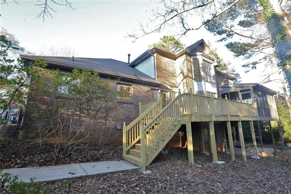 5025 Willow Bluff Drive, Sandy Springs, Georgia 30350, 5 Bedrooms Bedrooms, ,4 BathroomsBathrooms,Residential,Sold,5025 Willow Bluff Drive,6112183