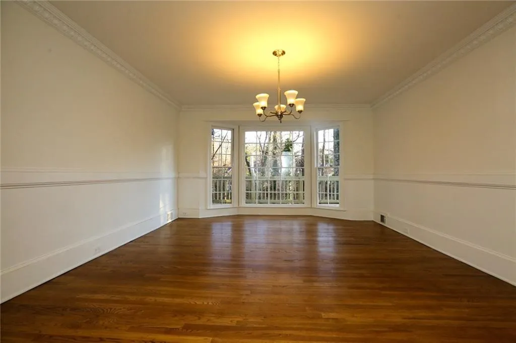 5025 Willow Bluff Drive, Sandy Springs, Georgia 30350, 5 Bedrooms Bedrooms, ,4 BathroomsBathrooms,Residential,Sold,5025 Willow Bluff Drive,6112183