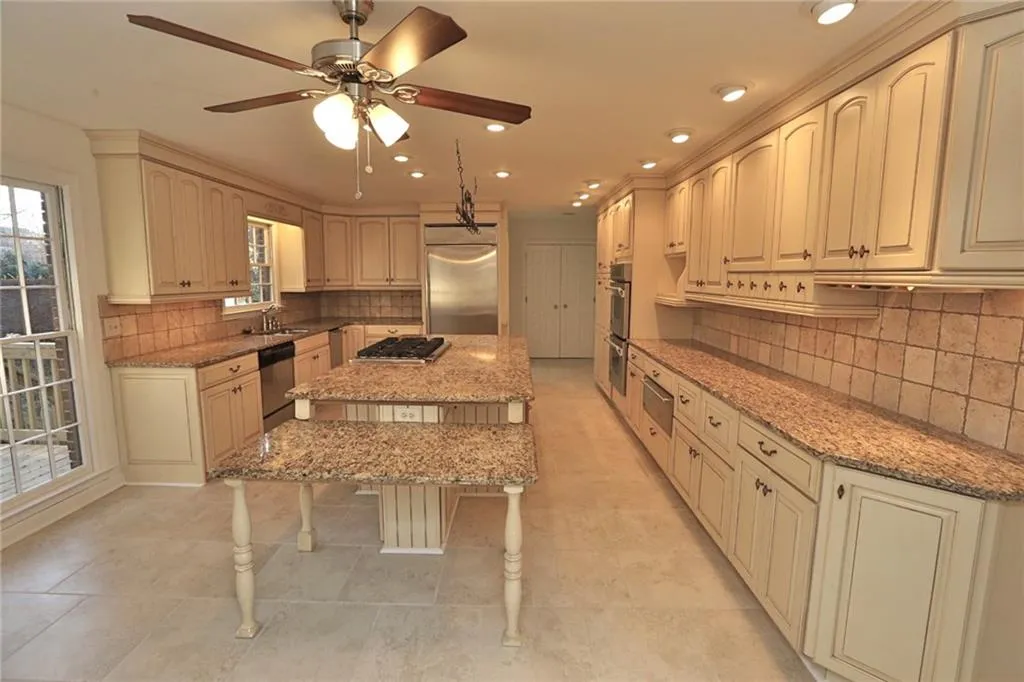 5025 Willow Bluff Drive, Sandy Springs, Georgia 30350, 5 Bedrooms Bedrooms, ,4 BathroomsBathrooms,Residential,Sold,5025 Willow Bluff Drive,6112183