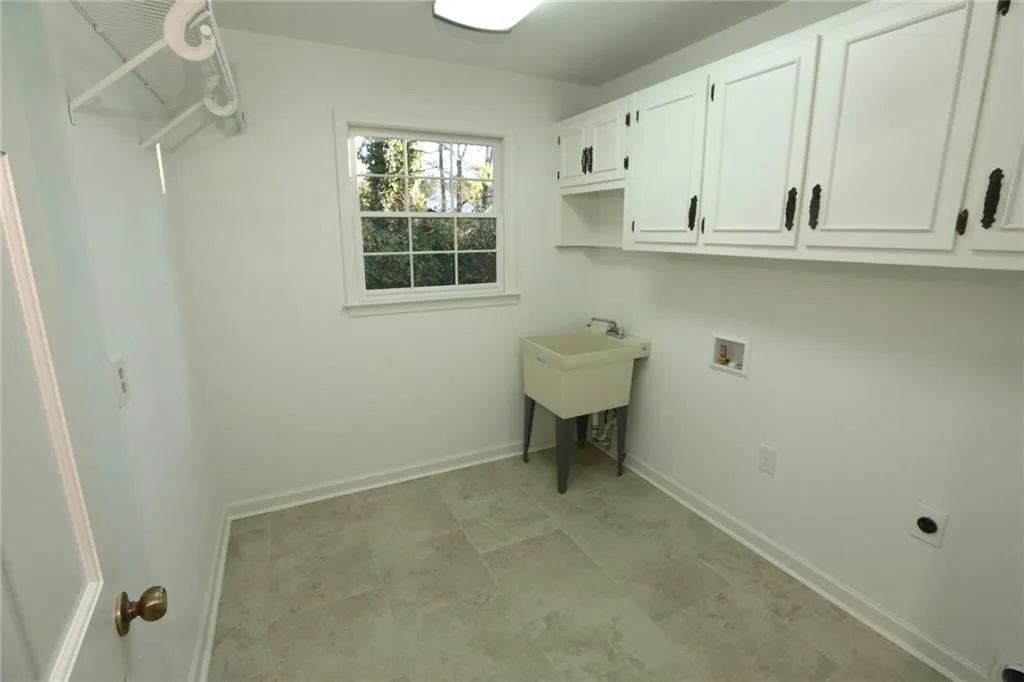 5025 Willow Bluff Drive, Sandy Springs, Georgia 30350, 5 Bedrooms Bedrooms, ,4 BathroomsBathrooms,Residential,Sold,5025 Willow Bluff Drive,6112183