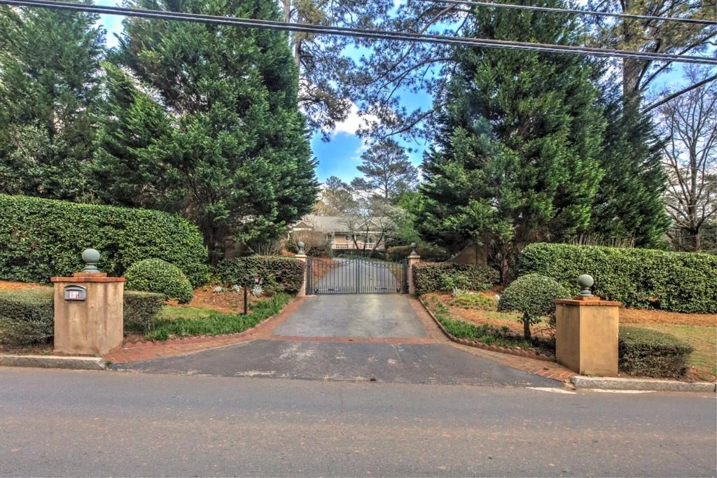 4015 Northside Drive Nw, Atlanta, Georgia 30342, 6 Bedrooms Bedrooms, ,7 BathroomsBathrooms,Residential,Sold,4015 Northside Drive Nw,5829602