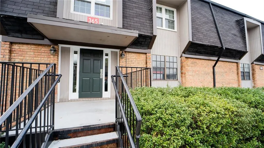 365 Winding River Drive Unit D, Sandy Springs, Georgia 30350, 2 Bedrooms Bedrooms, ,2 BathroomsBathrooms,Residential,Sold,365 Winding River Drive Unit D,7153030