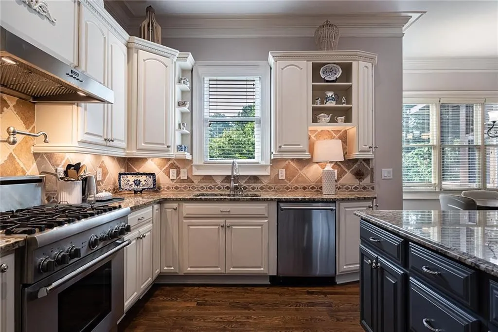 309 Windsor Parkway, Sandy Springs, Georgia 30342, 5 Bedrooms Bedrooms, ,5 BathroomsBathrooms,Residential,Sold,309 Windsor Parkway,6779853