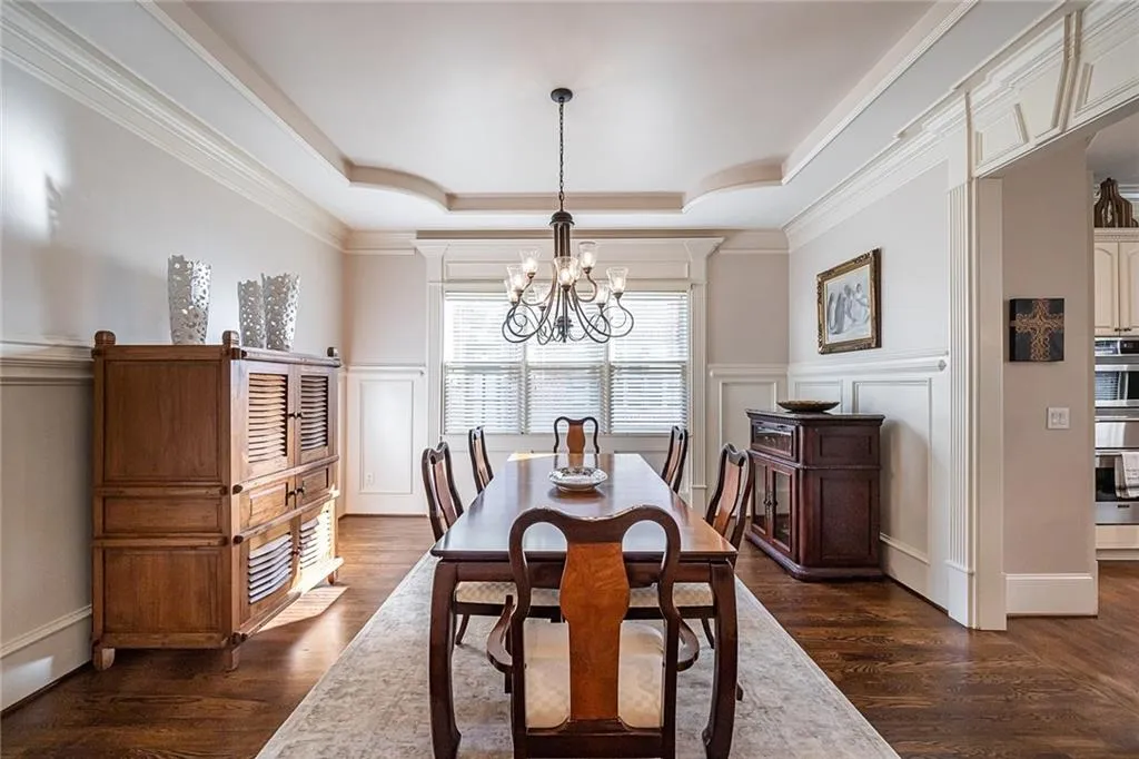 309 Windsor Parkway, Sandy Springs, Georgia 30342, 5 Bedrooms Bedrooms, ,5 BathroomsBathrooms,Residential,Sold,309 Windsor Parkway,6779853