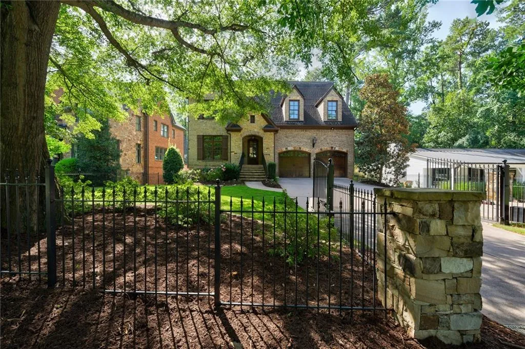 309 Windsor Parkway, Sandy Springs, Georgia 30342, 5 Bedrooms Bedrooms, ,5 BathroomsBathrooms,Residential,Sold,309 Windsor Parkway,6779853