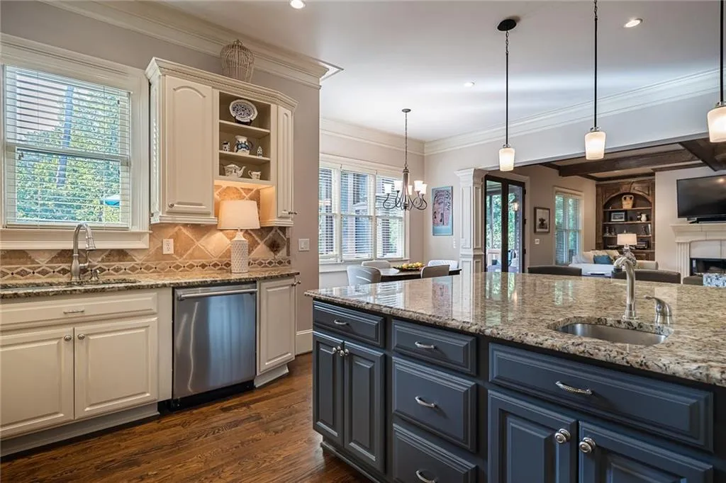 309 Windsor Parkway, Sandy Springs, Georgia 30342, 5 Bedrooms Bedrooms, ,5 BathroomsBathrooms,Residential,Sold,309 Windsor Parkway,6779853