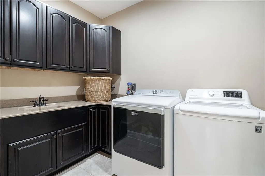 309 Windsor Parkway, Sandy Springs, Georgia 30342, 5 Bedrooms Bedrooms, ,5 BathroomsBathrooms,Residential,Sold,309 Windsor Parkway,6779853