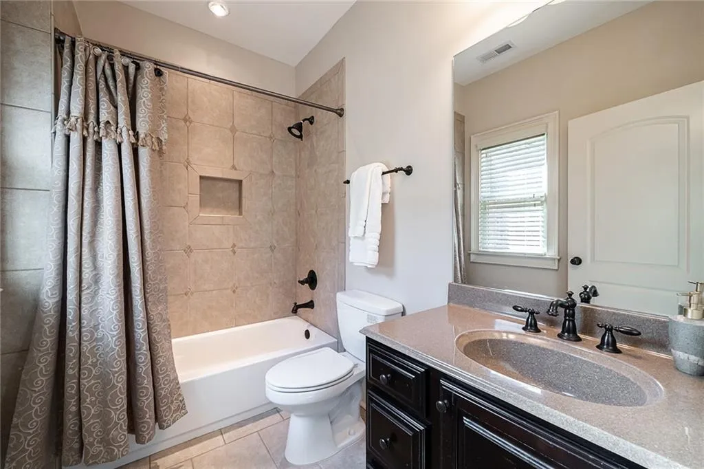 309 Windsor Parkway, Sandy Springs, Georgia 30342, 5 Bedrooms Bedrooms, ,5 BathroomsBathrooms,Residential,Sold,309 Windsor Parkway,6779853