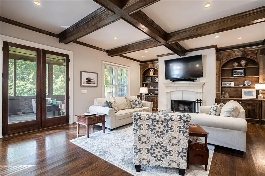 309 Windsor Parkway, Sandy Springs, Georgia 30342, 5 Bedrooms Bedrooms, ,5 BathroomsBathrooms,Residential,Sold,309 Windsor Parkway,6779853