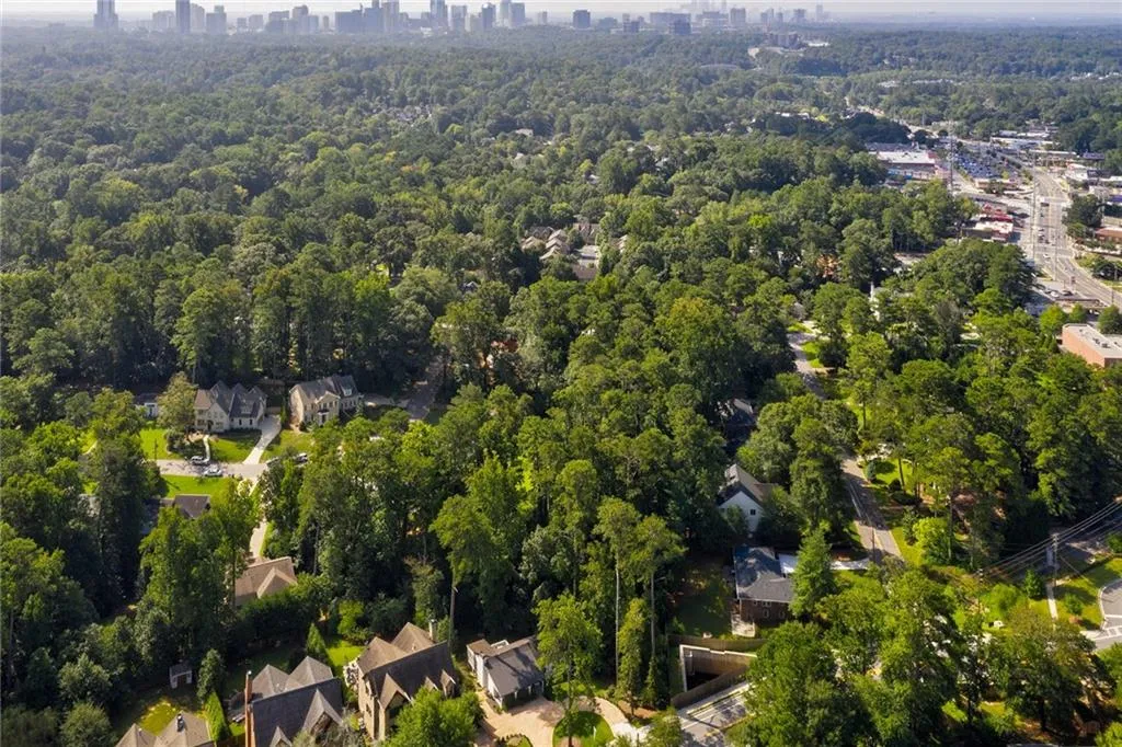 309 Windsor Parkway, Sandy Springs, Georgia 30342, 5 Bedrooms Bedrooms, ,5 BathroomsBathrooms,Residential,Sold,309 Windsor Parkway,6779853