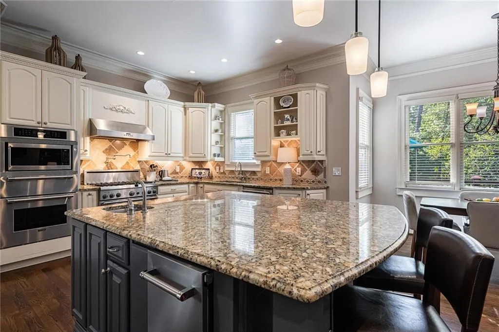 309 Windsor Parkway, Sandy Springs, Georgia 30342, 5 Bedrooms Bedrooms, ,5 BathroomsBathrooms,Residential,Sold,309 Windsor Parkway,6779853