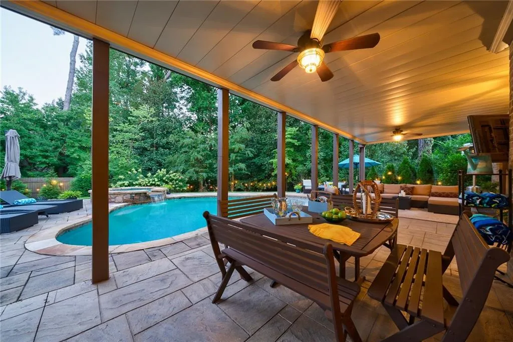 309 Windsor Parkway, Sandy Springs, Georgia 30342, 5 Bedrooms Bedrooms, ,5 BathroomsBathrooms,Residential,Sold,309 Windsor Parkway,6779853