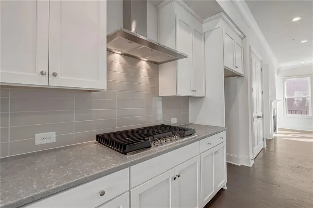 Wonderful kitchen with 42