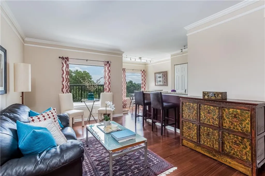 275 13th Street Ne Unit 605, Atlanta, Georgia 30309, 1 Bedroom Bedrooms, ,1 BathroomBathrooms,Residential,Sold,275 13th Street Ne Unit 605,5721970