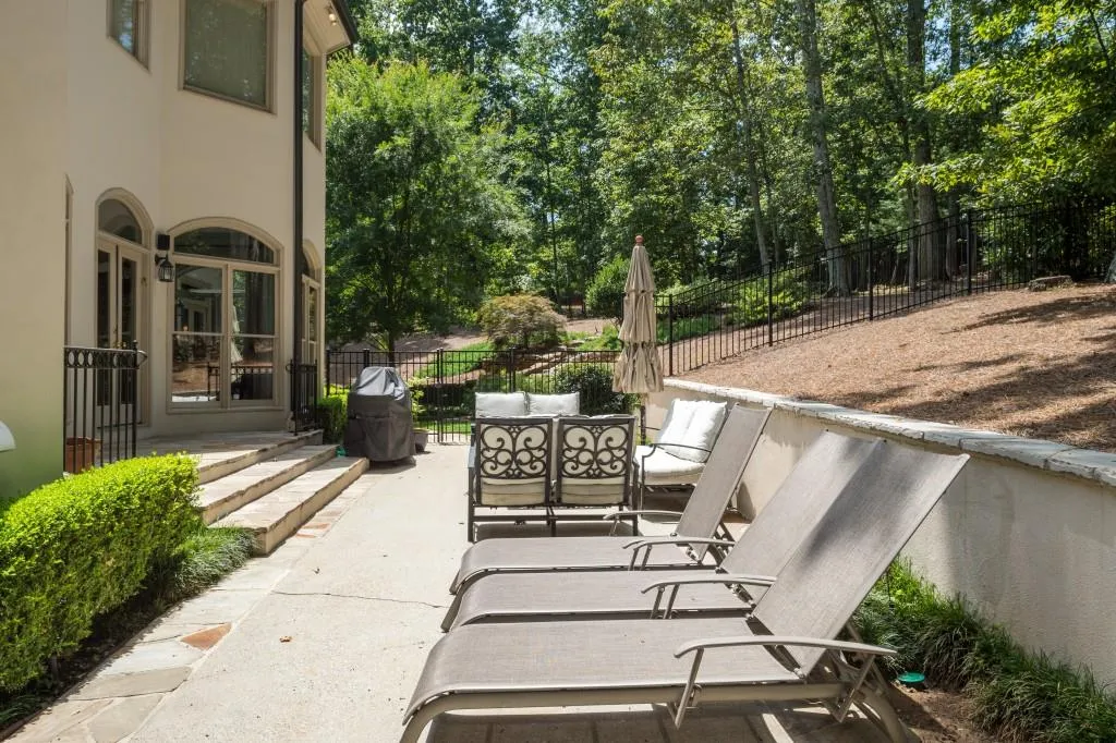 575 Chestnut Rose Lane, Atlanta, Georgia 30327, 6 Bedrooms Bedrooms, ,5 BathroomsBathrooms,Residential,Sold,575 Chestnut Rose Lane,5568875