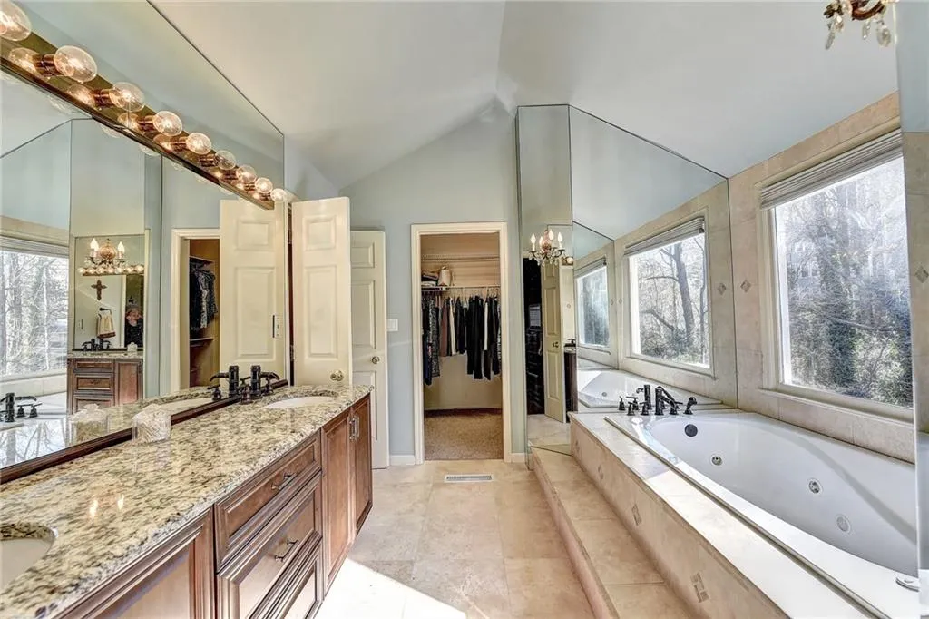 125 Hunters Glen Court Ne, Sandy Springs, Georgia 30328, 5 Bedrooms Bedrooms, ,3 BathroomsBathrooms,Residential,Sold,125 Hunters Glen Court Ne,6505766
