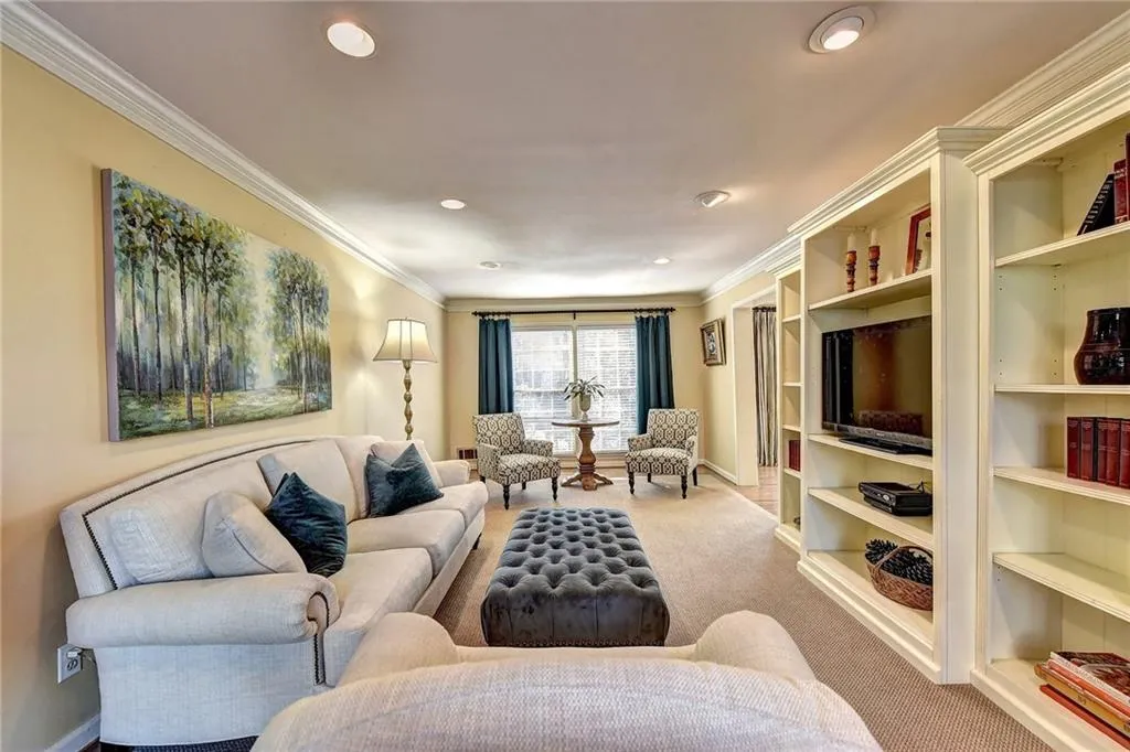 125 Hunters Glen Court Ne, Sandy Springs, Georgia 30328, 5 Bedrooms Bedrooms, ,3 BathroomsBathrooms,Residential,Sold,125 Hunters Glen Court Ne,6505766