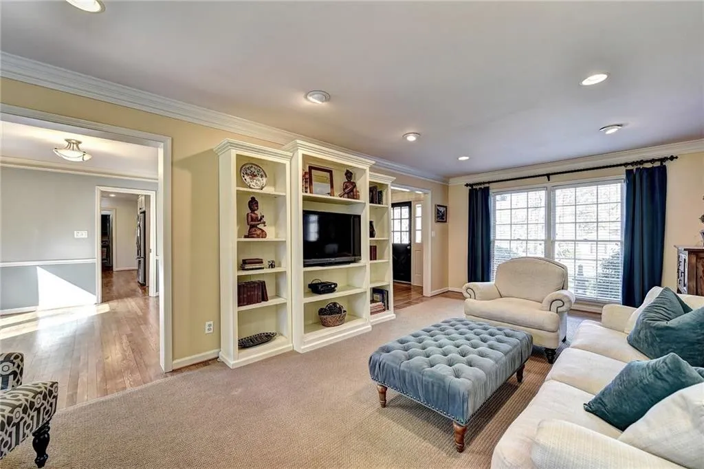 125 Hunters Glen Court Ne, Sandy Springs, Georgia 30328, 5 Bedrooms Bedrooms, ,3 BathroomsBathrooms,Residential,Sold,125 Hunters Glen Court Ne,6505766
