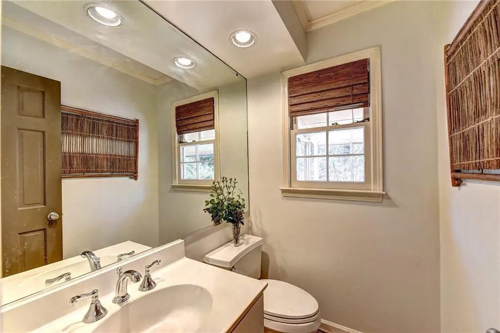 125 Hunters Glen Court Ne, Sandy Springs, Georgia 30328, 5 Bedrooms Bedrooms, ,3 BathroomsBathrooms,Residential,Sold,125 Hunters Glen Court Ne,6505766