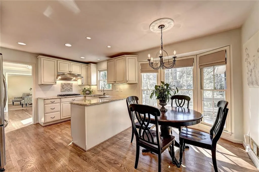 125 Hunters Glen Court Ne, Sandy Springs, Georgia 30328, 5 Bedrooms Bedrooms, ,3 BathroomsBathrooms,Residential,Sold,125 Hunters Glen Court Ne,6505766