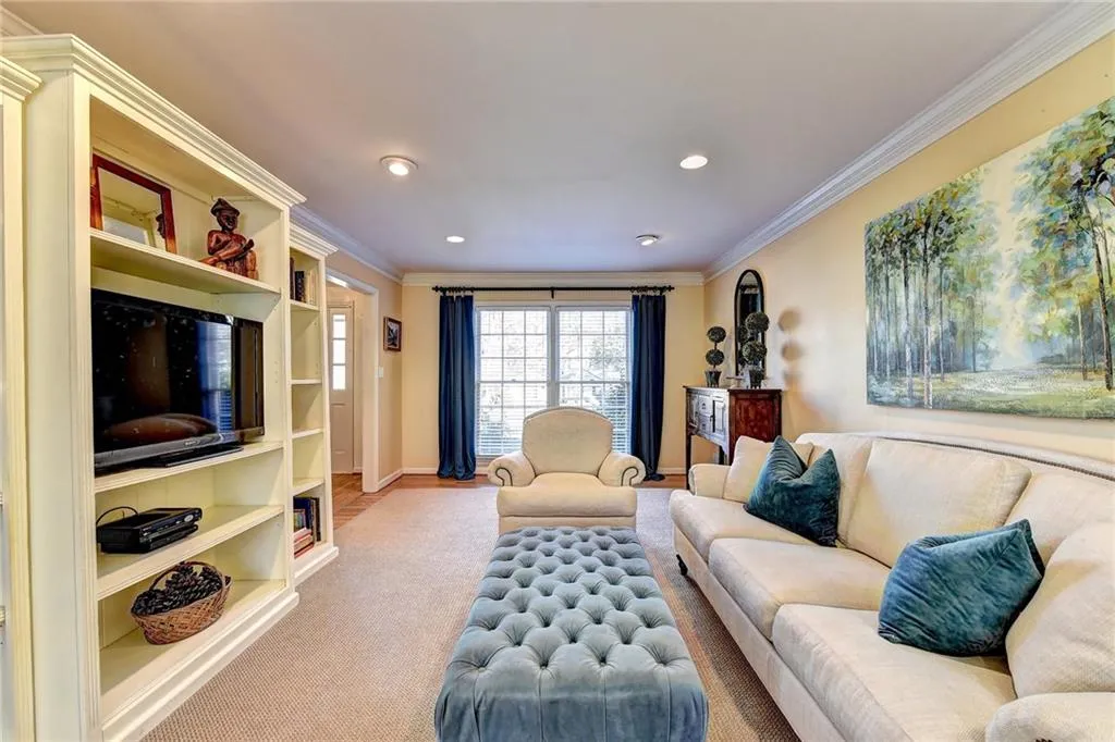 125 Hunters Glen Court Ne, Sandy Springs, Georgia 30328, 5 Bedrooms Bedrooms, ,3 BathroomsBathrooms,Residential,Sold,125 Hunters Glen Court Ne,6505766