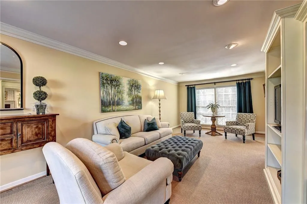 125 Hunters Glen Court Ne, Sandy Springs, Georgia 30328, 5 Bedrooms Bedrooms, ,3 BathroomsBathrooms,Residential,Sold,125 Hunters Glen Court Ne,6505766