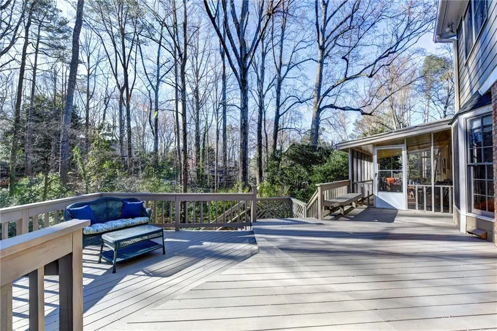 125 Hunters Glen Court Ne, Sandy Springs, Georgia 30328, 5 Bedrooms Bedrooms, ,3 BathroomsBathrooms,Residential,Sold,125 Hunters Glen Court Ne,6505766