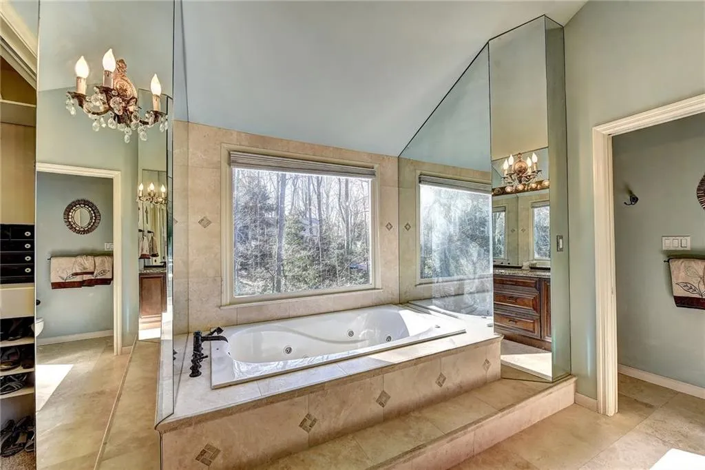 125 Hunters Glen Court Ne, Sandy Springs, Georgia 30328, 5 Bedrooms Bedrooms, ,3 BathroomsBathrooms,Residential,Sold,125 Hunters Glen Court Ne,6505766