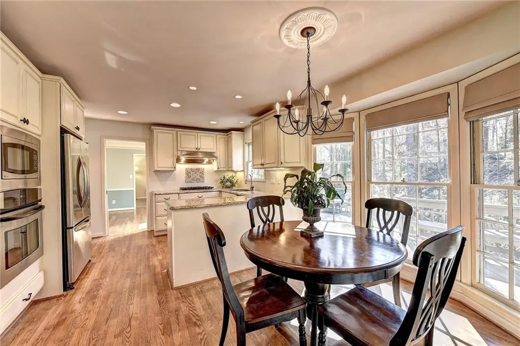 125 Hunters Glen Court Ne, Sandy Springs, Georgia 30328, 5 Bedrooms Bedrooms, ,3 BathroomsBathrooms,Residential,Sold,125 Hunters Glen Court Ne,6505766