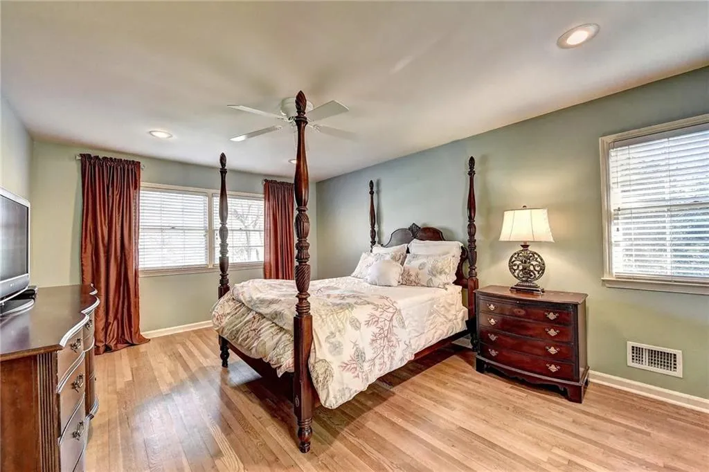 125 Hunters Glen Court Ne, Sandy Springs, Georgia 30328, 5 Bedrooms Bedrooms, ,3 BathroomsBathrooms,Residential,Sold,125 Hunters Glen Court Ne,6505766