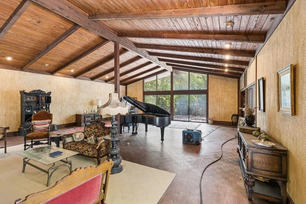 1510 W Wesley Road Nw, Atlanta, Georgia 30327, 7 Bedrooms Bedrooms, 0 ,7 BathroomsBathrooms,Land,For Sale,1510 W Wesley Road Nw,7834027