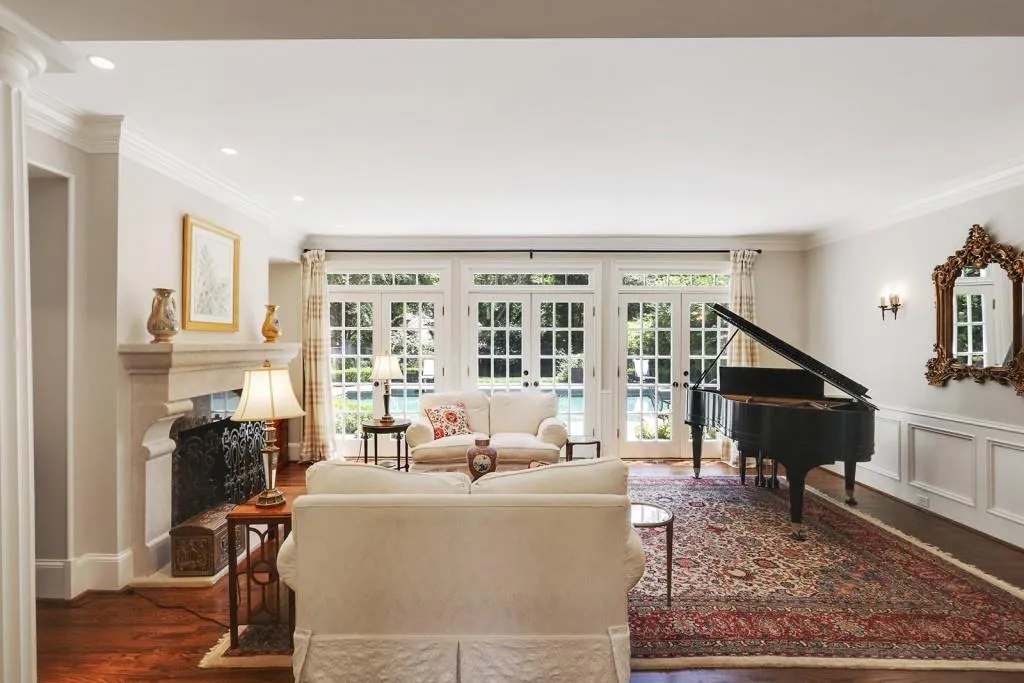 105 N Devereux Court Nw, Atlanta, Georgia 30327, 5 Bedrooms Bedrooms, ,4 BathroomsBathrooms,Residential,Sold,105 N Devereux Court Nw,5859614
