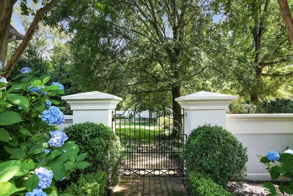 105 N Devereux Court Nw, Atlanta, Georgia 30327, 5 Bedrooms Bedrooms, ,4 BathroomsBathrooms,Residential,Sold,105 N Devereux Court Nw,5859614