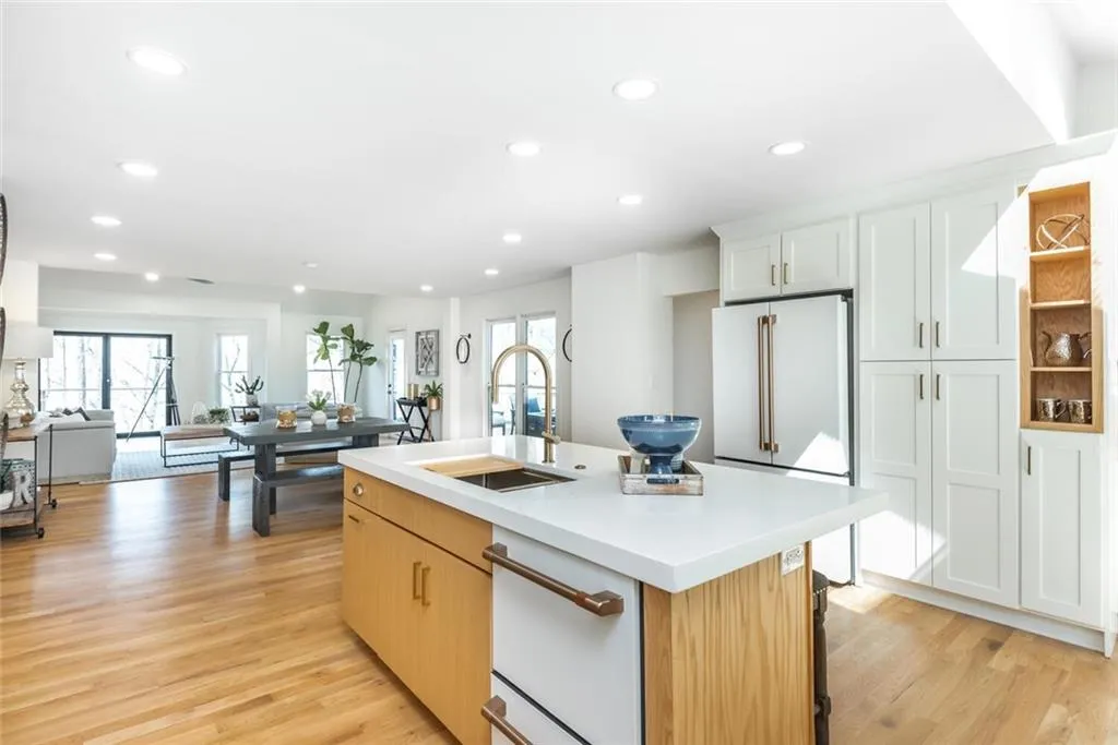 455 Stone Mill Trail, Sandy Springs, Georgia 30328, 5 Bedrooms Bedrooms, ,4 BathroomsBathrooms,Residential,Sold,455 Stone Mill Trail,7176909
