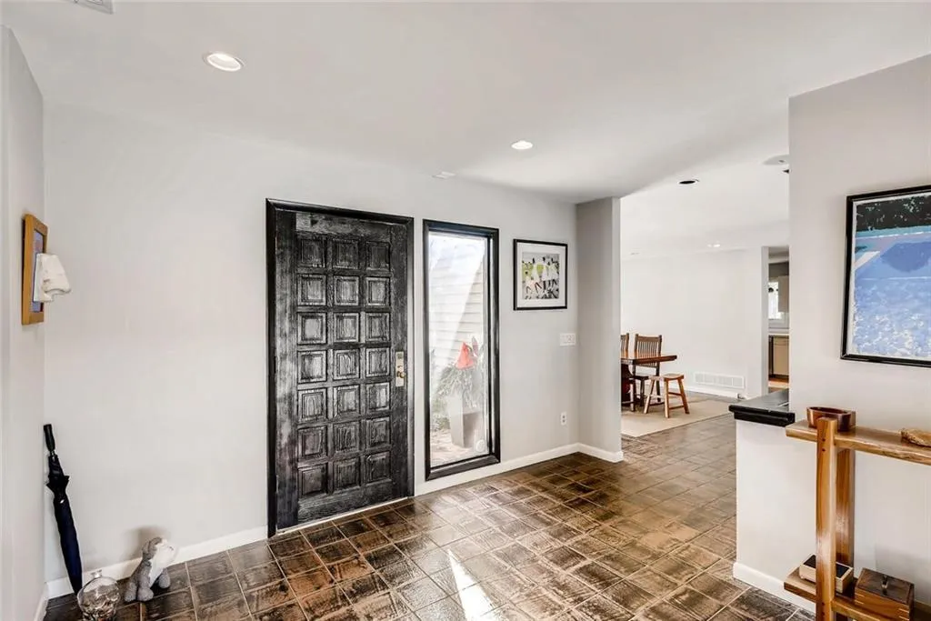 135 River North Drive, Sandy Springs, Georgia 30328, 3 Bedrooms Bedrooms, ,3 BathroomsBathrooms,Residential,Sold,135 River North Drive,6115416