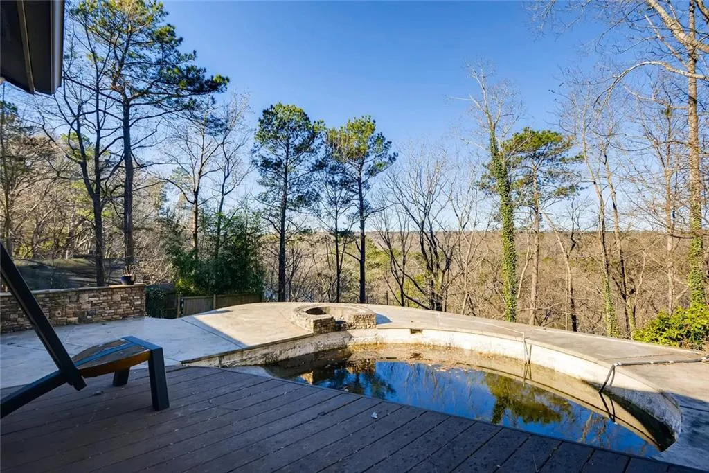 135 River North Drive, Sandy Springs, Georgia 30328, 3 Bedrooms Bedrooms, ,3 BathroomsBathrooms,Residential,Sold,135 River North Drive,6115416