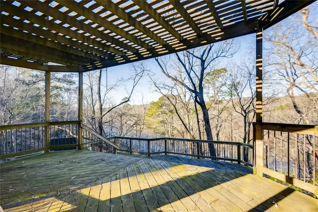 135 River North Drive, Sandy Springs, Georgia 30328, 3 Bedrooms Bedrooms, ,3 BathroomsBathrooms,Residential,Sold,135 River North Drive,6115416