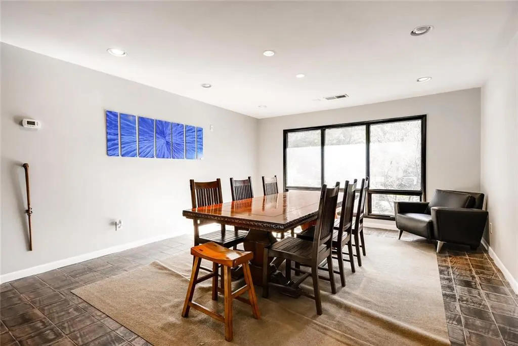 135 River North Drive, Sandy Springs, Georgia 30328, 3 Bedrooms Bedrooms, ,3 BathroomsBathrooms,Residential,Sold,135 River North Drive,6115416