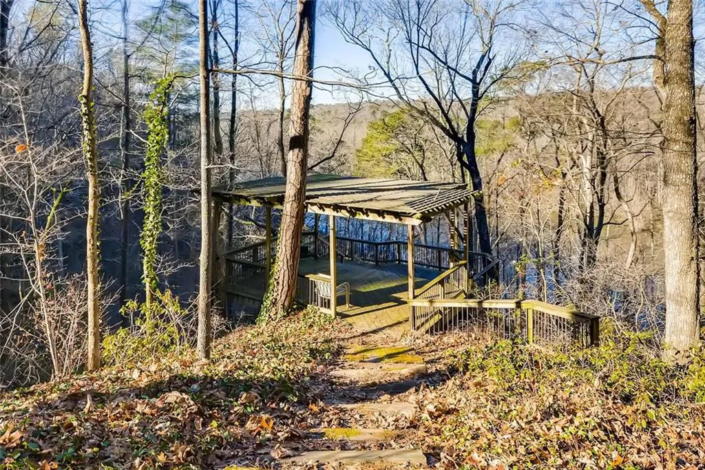 135 River North Drive, Sandy Springs, Georgia 30328, 3 Bedrooms Bedrooms, ,3 BathroomsBathrooms,Residential,Sold,135 River North Drive,6115416