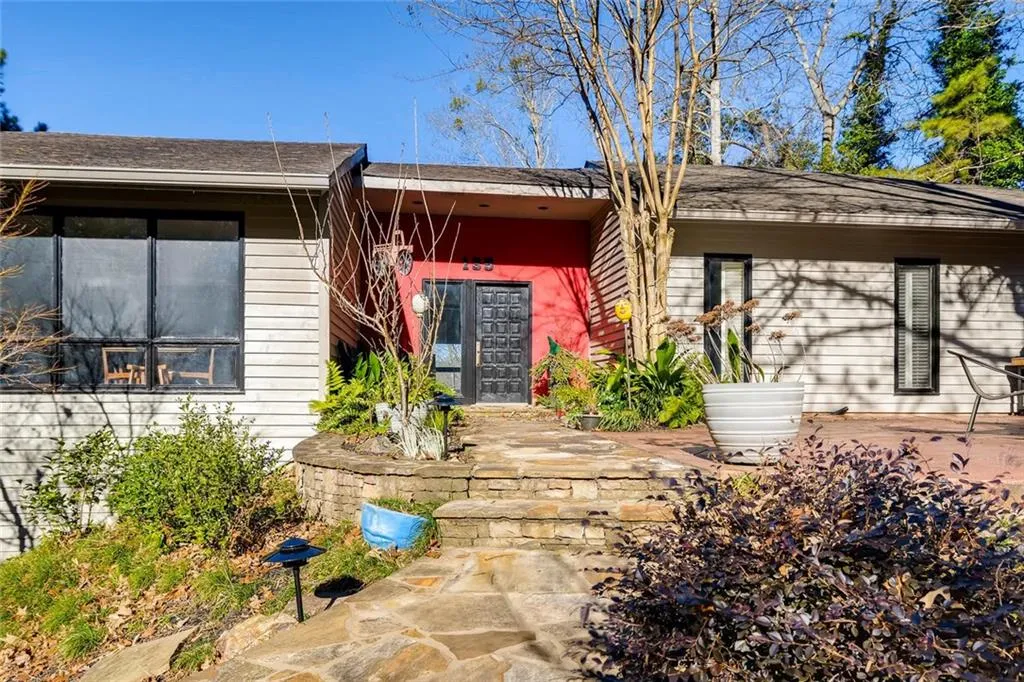 135 River North Drive, Sandy Springs, Georgia 30328, 3 Bedrooms Bedrooms, ,3 BathroomsBathrooms,Residential,Sold,135 River North Drive,6115416